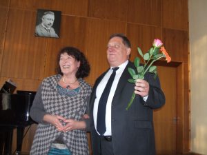 Ignalinos Miko Petrausko muzikos mokyklos direktorė Birutė Paukštienė ir operos solistas Vladas Bagdonas 