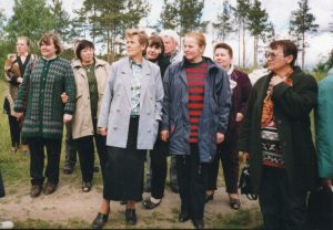 Rajono lituanistų išvyka į Druskininkus. I. Šaltienė pirma iš dešinės. 2002 m.